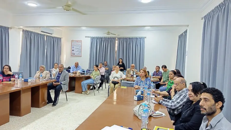 جلسة عمل داخل مركز الجزويت لبناء القدرات